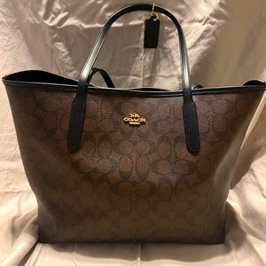 Coach City Tote In Signature Canvas!
